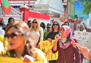 އިދިކޮޅު އެމްޑީޕީ ކުރިޔަށް ގެންދިޔަ މުޒާހަރާއެއްގެ ތެރެއިން/ ފޮޓޯ: އެމްޑީޕީ