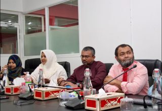 އެމްއެމްބީސީގެ ބައްދަލުވުމެއްގެތެރެއިން: ފޮޓޯ އެމްއެމްބީސީ