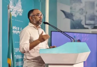ރައީސް އޮފީހުގެ މިނިސްޓަރުގެ މަގާމުގައި ހުންނެވި, އަލީ އާރިފް-