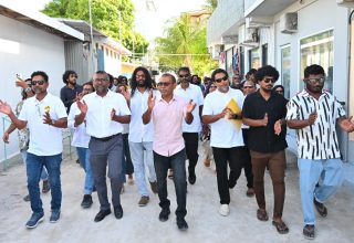 ޗެއާޕާސަން އިންތިހާބުގެ ކެމްޕެއިނުގެ ތެރެއިން/ ފޮޓޯ: ކެމްޕެއިން ޓީމް