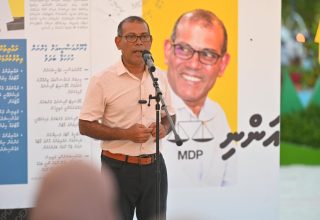ޗެއާޕާސަން އިންތިހާބުގެ ކެމްޕެއިނުގެ ތެރެއިން ބައްދަލުވުމެއްގައި ރައީސް މުހައްމަދު ނަޝީދު ބައިވެރިވެވަޑައިގަންނަވަނީ/ ފޮޓޯ: ކެމްޕެއިން ޓީމް