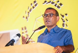 ޗެއާޕާސަން އިންތިހާބުގެ ކެމްޕެއިނުގެ ތެރެއިން ބައްދަލުވުމެއްގައި ރައީސް މުހައްމަދު ނަޝީދު ބައިވެރިވެވަޑައިގަންނަވަނީ/ ފޮޓޯ: ކެމްޕެއިން ޓީމް