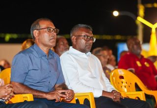 ޗެއާޕާސަން އިންތިހާބުގެ ކެމްޕެއިނުގެ ތެރެއިން ބައްދަލުވުމެއްގައި ރައީސް މުހައްމަދު ނަޝީދު ބައިވެރިވެވަޑައިގަންނަވަނީ/ ފޮޓޯ: ކެމްޕެއިން ޓީމް