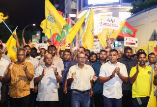 ރޭ ބޭއްވި އެމްޑީޕީގެ ޖޮބް ބުރާސްފަތި މުޒާހަރާގައި ރައީސް ނަޝީދު -- ފޮޓޯ: އެމްޑީޕީ