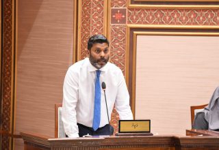 ސްޕޯޓްސް މިނިސްޓަރ ރާފިއު ރައްޔިތުންގެ މަޖިލީހުގައި.
