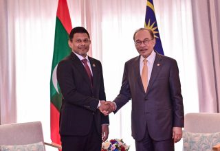 ރައީސުލްޖުމްހޫރިއްޔާގެ ނާއިބު، މެލޭޝިޔާގެ ބޮޑުވަޒީރާއި ބައްދަލުކުރެއްވުން / ފޮޓޯ: ސަރުކާރު