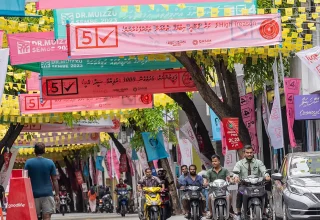 ރާއްޖޭގެ ހަލަބޮލި ސިޔާސީ އޮއިވަރުގައި ރައްޔިތުންގެ އަޑު ފަނޑުވަނީތަ؟ -- ފޮޓޯ: ދައުރު