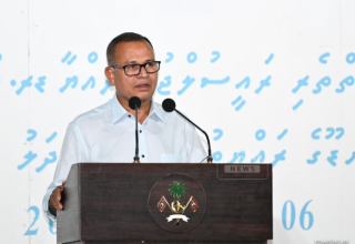 ސިޓީތަކާއި އިދާރީ ދާއިރާތައް ހިންގުމާއި، އާންމު މަސައްކަތްތަކާއި ބެހޭ ވަޒީރު އާދަމް ޝަރީފް ޢުމަރު