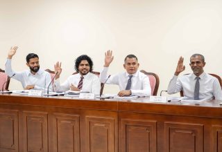 މަޖިލީހުގެ 241 ކޮމިޓީގެ ބައްދަލުވުން. --ފޮޓޯ: މަޖިލިސް