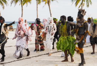 އީދު ފާހަގަކުރުމުގެ ހަރަކާތްތަކުގެ ތެރެއިން/ފޮޓޯ: ކޯޕަރެޓް މޯލްޑިވްސް