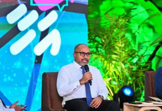 ދާހިލީ ސަލާމަތާއި މަސައްކަތްތެރިކަމާއި ފަންނިއްޔާތާ ބެހޭ ވަޒީރު އަލީ އިހުސާން