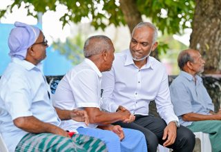 ރައީސް އިސްރަށްވެހިންތަކަކާއެކުގައި