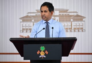 އިކޮނޮމިކް އަދި ޓްރާންސްޕޯޓު މިނިސްޓަރު މުޙައްމަދު ސައީދު މިއަދުގެ ނޫސްވެރިންގެ ބައްދަލުވުމުގައި ވާހަކަދައްކަވަނީ/ ފޮޓޯ: ރައީސް އޮފީސް