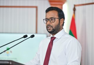 ކޮންސްޓްރަކްޝަން މިނިސްޓަރ ޑރ. އަބްދުﷲ މުއްތަލިބު/ ފޮޓޯ: ރައީސް އޮފީސް