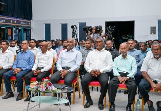 ރައީސުލްޖުމްހޫރިއްޔާ ޑރ. މުހައްމަދު މުއިއްޒު ކުޑަހުވަދޫ ރައްޔިތުންނާއި ބައްދަލު ކުރެއްވުން/ ފޮޓޯ: ރައީސް އޮފީސް