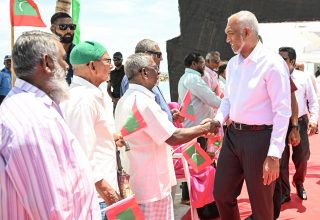 ރައީސުލްޖުމްހޫެެރިއްޔާ އއ. އަތޮޅުގެ ރަށްތަކަށް ކުރައްވާ ދަތުފުފުޅުގެ ތެރެއިން ހިމަންދޫއަށް ވަޑައިގަތުން/ ފޮޓޯ: ރައީސް އޮފީސް