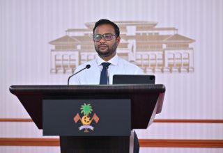 ހައުސިން އެންޑް ކޮންސްޓްރަކްޝަން މިނިސްޓަރ ޑރ. އަބްދުﷲ މުއްތަލިބު/ ފޮޓޯ: ރައީސް އޮފީސް