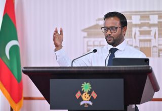 ހައުސިން އެންޑް ކޮންސްޓްރަކްޝަން މިނިސްޓަރ ޑރ. އަބްދުﷲ މުއްތަލިބު/ ފޮޓޯ: ރައީސް އޮފީސް