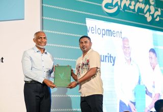 ކުރީގެ ޔޫތް މިނިސްޓަރު އަހުމަދު މަހުލޫފް ޕީއެންސީއާއި ގުޅިވަޑައިގަތުން.