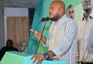 ރައްޔިތުންގެ މަޖިލީހުގެ ބާރަށު ދާއިރާގެ މެމްބަރު އިބްރާހިމް ޝުޖާއު -- ފޮޓޯ: ޕީއެންސީ