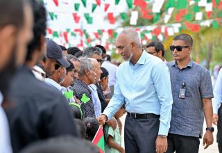 ރައީސް ޑރ މުޙައްމަދު މުއިއްޒު މުރައިދޫ ރައްޔިތުންނާ ބައްދަލުކުރެއްވުން