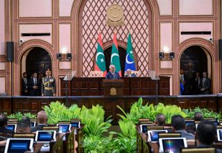 ރައްޔިތުންގެ މަޖިލިސް ހުޅުވުމަށާއި ރިޔާސީ ބަޔާން އިއްވުމަށް ބާއްވާ މަޖިލީހުގެ ޖަލްސާ: ފޮޓޯ/ ރައީސް އޮފީސް