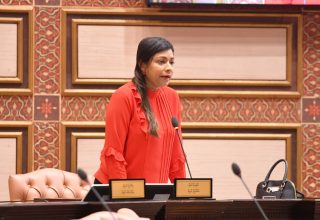 އައްޑޫ މީދޫ ދާއިރާގެ މެމްބަރު ރޮޒެއިނާ އާދަމް/ ފޮޓޯ: މަޖިލިސް