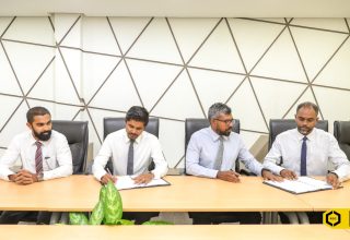 އެއްބަސްވުމުގައި ސޮއިކުރުމުގެ ރަސްމިއްޔާތުގެ ތެރެއިން. ފޮޓޯ: އާރުޑީސީ