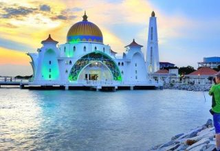 Floating-mosque-in-Melaka-e1567346826958