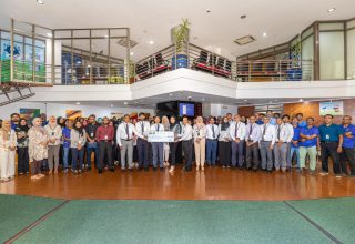 ސްޓެލްކޯގެ ފަރާތުން ފަލަސްތީން ފަންޑަށް ފަސް ލައްކަ ރުފިޔާ ހަދިޔާ ކުރުން