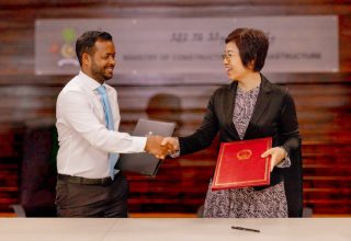 ސޮއިކުރުމުގެ ރަސްމިއްޔާތުގެ ތެރެއިން: ފޮޓޯ/ މިނިސްޓްރީ