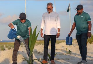 ސަރުކާރުގެ ފަސް މިލިއަން ގަސް އިންދުގުމުގެ ޕްރޮގްރާމް ތެރެއިން، އެމްޕީއެލް އެއް މިލިއަން ގަސް އިންދުމުގެ ޕްރޮގްރާމް ފެށުން/ ފޮޓޯ: އެމްޕީއެލް