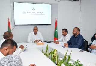 މާމެންދޫ ކައުންސިލާއިއެކު ކުރިއަށް ގެންދިޔަ ބައްދަލުވުން: ފޮޓޯ/ ރައީސް އޮފީސް