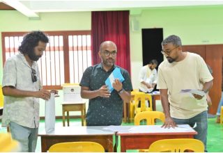 އެމްޑީޕީ ގައުމީ މަޖިލިސް ބައި އިލެކްޝަން ވޯޓުލުން ފެށިގެން ކުރިޔަށް ދަނީ