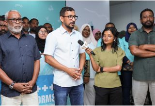 ޕީއެންސީގެ މެމްބާޝިޕް ފޯމުތައް ހުށަހެޅުމަށް ކުރިޔަށް ގެންދިޔަ ހަރަކާތުގައި ޕާޓީގެ ޕީޖީ ލީޑަރު އިބްރާހިމް ފަލާހު/ ފޮޓޯ: ޕީއެންސީ