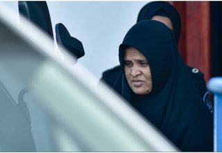 އިބްތިހާލްގެ މަރުގެ މައްސަލައިގައި ހައްޔަރުކޮށްފައިވާ އޭނާގެ މަންމަ އާފިޔާ މުހައްމަދު/ ފޮޓޯ: މިހާރު
