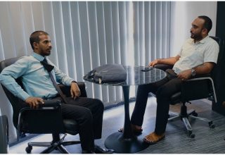 ސަންގުޓީވީގެ މެނޭޖިން ޑިރެކްޓަރު އިބްރާހިމް ވަހީދު އަސްވާޑު އާއި، އެމްއެމްސީ ރައީސް ސަހުބާން