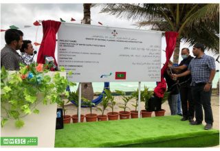 މަތިވެރި ފެނުގެ ނިޒާމް ގާއިމުކުރުމުގެ މަސައްކަތް އިފްތިތާހު ކުރުމަށް ބޭއްވި ރަސްމިއްޔާތުގެ ތެރެއިން/ ފޮޓޯ:- އެމްޑަބްލިއުއެސްސީ