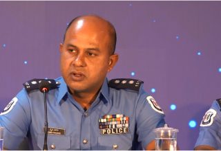 ފުލުހުން މިއަދު ބޭއްވި ނޫސްވެރިންގެ ބައްދަލުވުމުގެ ތެރެއިން/ ފޮޓޯ: ސަންގު