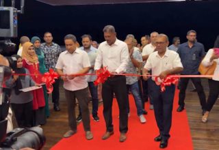 އާބާދީ 60 ފާހަކުރުމަށް ކުރީގެ ރައީސް ނަޝީދާއި އަދި ޔާމީން ތިނަދޫއަށް!