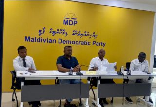 އެމްޑީޕީގެ ގައުމީ މަޖިލިސް ބައްދަލުވުމުގައި ރައީސް އިބްރާިމް މުހައްމަދު ސޯލިހާއި، ޕާޓީގެ ޗެއާޕާސަން ފައްޔާޒް އިސްމާއިލް