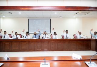 އަަންނަ އަހަރަށް ލަފާކޮށް ހުށަހެޅި ބަޖެޓު ދިރާސާކުރާ ކޮމިޓީގެ ބައްދަލުވުން/ ފޮޓޯ: މަޖިލިސް