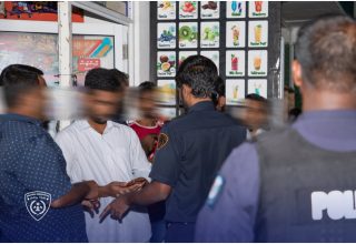 ގަވައިދާ ހިލާފަށް އުޅޭ ބިދޭސިން ހިފެހެއްޓުމުގެ މަސައްކަތުގެ ތެރެއިން/ ފޮޓޯ: އިމްގްރޭޝަން