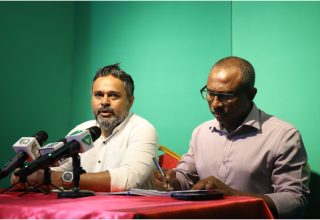 ޑިމޮކްރެޓްސް އާއި ޕީޕީއެމް ބޭއްވި ނޫސްވެރިންގެ ބައްދަލުވުން/ ފޮޓޯ: ޑިމޮކްރެޓްސް