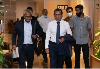 ރައީސް މުހައްމަދު ނަޝީދާއި ކުރީގެ މެންބަރު އަލީ ނިޒާޔް
