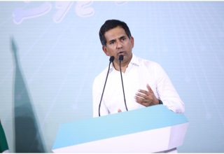 އިކޮނޮމިކް މިނިސްޓަރު މުހައްމަދު ސައީދު ޕީއެންސީ ހައުސްގައި ބޭއްވި ހަރުގެ ޖަލްސާގައި ވާހަކަދައްކަވަނީ: ފޮޓޯ/ މިހާރު