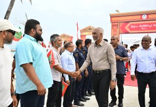 މެމްބަރު ނަސީރު އަދި ރައީސް ޑރ މުހައްމަދު މުއިއްޒު: ފޮޓޯ/ ރައީސް އޮފީސް