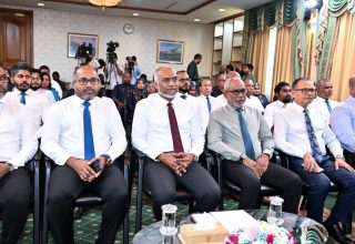 ރައީސް މުއިއްޒު އަދި މިނިސްޓަރު އިހުސާން އާއި ވަޒީރުން: ފޮޓޯ/ ރައީސް އޮފީސް