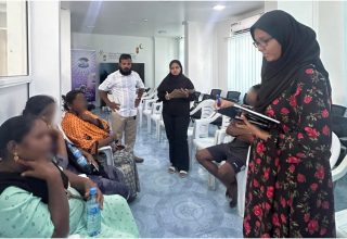 އަލިފާނުގެ ހާދިސާގައި ހާލުގައި ޖެހުނު މީހުންނަށް އެންޑީއެމްއޭ އެހީތެރިކަން ފޯރުކޮށްދެނީ/ ފޮޓޯ: އެންޑީއެމްއޭ