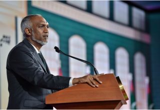 ރައީސުލްޖުމްހޫރިއްޔާ ޑރ. މުހައްމަދު މުއިއްޒު  ޖުމްހޫރީ ދުވަހުގެ މުނާސަބަތުގައި ބޭއްވި ޖަލްސާގައި ވާހަކަފުޅު ދައްކަވަނީ/ ފޮޓޯ: ރައީސް އޮފީސް